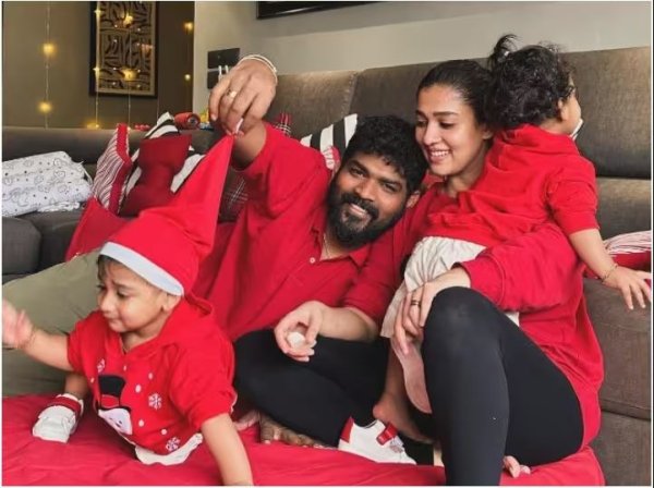 नयनतारा और विग्नेश शिवन पिछले साल 9 जून में शादी रचाई थी। नयनतारा और विग्नेश ने पिछले साल ही सरोगेसी के जरिए जुड़वां बेटों का स्वागत किया था। आज क्रिसमस के मौके पर कपल ने खूबसूरत तस्वीरें साझा की हैं। इन तस्वीरों में उनके दोनों क्यूट बेटे भी नजर आ रहे हैं। नयनतारा और विग्नेश की यह तस्वीरें सोशल मीडिया पर खूब वायरल हो रही हैं, जो कि फैंस को बेहद पसंद आ रही हैं।