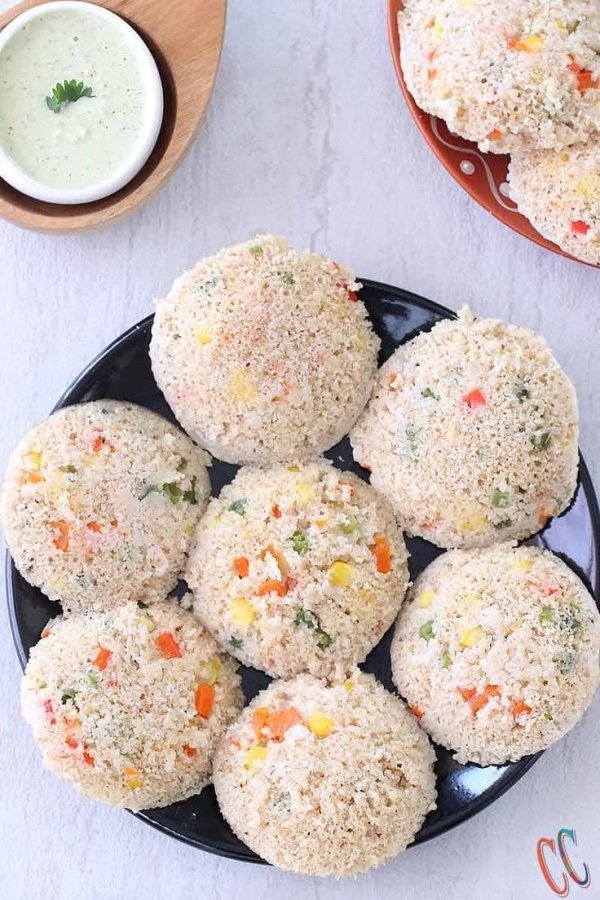 7. ओट्स इडली या ओट्स चीला- ओट्स से बने स्नैक्स बारिश के मौसम में बहुत हल्के और हेल्दी होते हैं।फायदे: हाई फाइबर, वजन घटाने में मदद, लो ऑयल और आसान डाइजेशन के फायदे होते हैं।