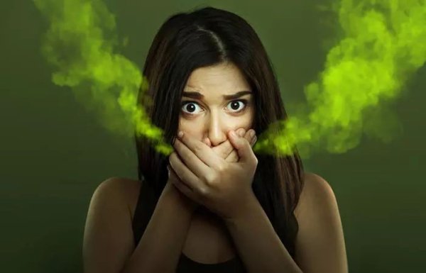 जीभ की सफाई के फायदे-  मुँह की बदबू कम होती है,स्वाद बेहतर महसूस होता है,ओरल हेल्थ (oral health) अच्छी रहती है और दाँत और मसूड़े स्वस्थ रहते हैं। सिर्फ दाँत साफ करना ही पर्याप्त नहीं है। एक स्वस्थ और साफ मुँह के लिए जीभ की सफाई भी उतनी ही जरूरी है। इसे अपनी दैनिक दिनचर्या में शामिल करें और बेहतर ओरल हेल्थ का आनंद लें।