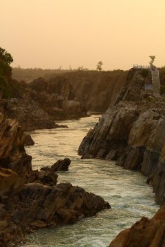 भारत की इस उलटी बहने वाली नदी के बारे में जानते है आप?