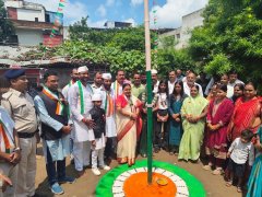 बिनोवा आश्रम मे महापौर ने किया ध्वजारोहण, निगम पार्षदों नें जताया हर्ष