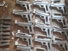 थाने के बगल में चल रही थी हथियारों की फैक्ट्री, STF ने मारा छापा