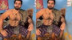 मंदिर में प्रसाद बांटता 'विराट कोहली', वीडियो देख फैंस बोले - ये आंखों का धोखा है या सचमुच जुड़वा भाई!
