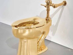 सोने के सिंहासन जैसा है दुनिया का सबसे कीमती टॉयलेट, अब 83 करोड़ रुपए से शुरू होगी इसकी नीलामी