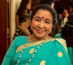 लेजेंडरी सिंगर Asha Bhosle ने 92 की उम्र में दुनिया को कहा अलविदा!