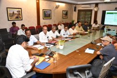 उपायुक्त ने की स्वास्थ्य विभाग की समीक्षा, लोगों को बेहतर स्वास्थ्य सुविधाएं दिये जाने का निर्देश