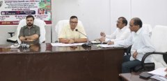 'हर घर तिरंगा अभियान-2026' के संबंध में जिलाधिकारी ने अधिकारियों के साथ की बैठक।
