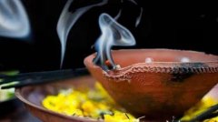क्या पूजा के बीच दीपक बुझना होता है अशुभ? जानिए क्या कहती हैं धार्मिक मान्यताएं
