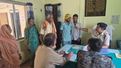 साप्ताहिक थाना दिवस में भूमि विवाद से साइबर अपराध तक कई मामलों का निपटारा पुलिस प्रशासन ने फरियादियों की समस्याएं सुनीं, कई मामलों का मौके पर हुआ समाधान