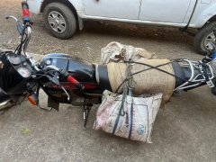 जिले में अवैध शराब कारोबार पर पुलिस की सख्त कार्रवाई तिलैया थाना क्षेत्र से 40 लीटर महुआ शराब जब्त, तस्कर फरार