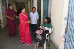 जनसुनवाई में दिव्यांग दीपक तक स्वयं पहुंचीं महापौर, संवेदनशीलता के साथ सुनी पीड़ा