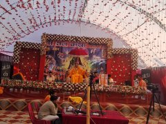 खुटहा मनकामेश्वर मंदिर पर चल रही विराट संगीतमई मानस प्रवचन कथा के तीसरे दिन की कथा सुन भाव विभोर हुए श्रोता।