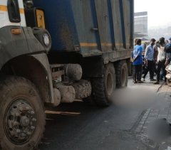 पुणे के कात्रज में भीषण सड़क हादसा: नगर निगम के डंपर ने ली युवती की जान