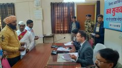 कलेक्‍टर ने जनसुनवाई में आवेदकों की सुनी समस्‍याएं