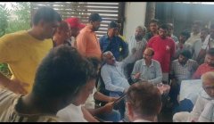 समस्याओं के विरोध में क्रमिक अनशन कर कांग्रेसजनों ने सौंपा ज्ञापन