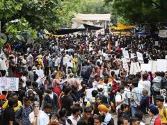 जंतर-मंतर पर प्रदर्शन के दौरान तनाव, पुलिस ने छोड़े आंसू गैस के गोले; प्रदर्शनकारियों से हुई झड़प