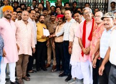 व्यापारी नेता राजेश बिरथरे पर हमलावरों की गिरफ्तारी न होने पर आक्रोशित व्यापारियों ने एस.एस.पी आफिस पर प्रदर्शन कर दिया ज्ञापन