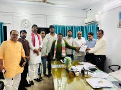 धान की फसल उन्नत हो जाए सूखने से बच जाए जिले में एक आदमी किसानों के लिए भगवान बनकर आया