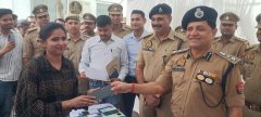 लखनऊ पुलिस की बड़ी कामयाबी: CEIR पोर्टल से 220 गुम मोबाइल बरामद, 42.5 लाख की कीमत, मालिकों को लौटाए