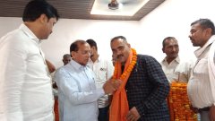 ग्राम प्रधानों का हुआ भव्य सम्मान, विधायक राजबाबू और नवनीत सिंह सोनू ने बढ़ाया उत्साह
