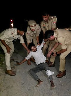 साउथ जोन में 'लंगड़ा अभियान' जारी: दुष्कर्म का आरोपी मुठभेड़ में घायल, तमंचा-ऑटो बरामद!
