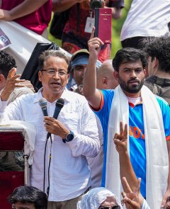CJP का प्रदर्शन: कॉकरोच जनता पार्टी की वो पांच मांगें जिन पर खड़ा है आंदोलन, जानें युवा आखिर चाहते क्या हैं