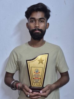 AIEM कॉलेज आसनसोल में टॉप कर मोहित कुमार चौबे ने बढ़ाया क्षेत्र का मान माइनिंग विभाग में उत्कृष्ट प्रदर्शन पर ट्रॉफी देकर किया गया सम्मानित