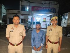 जनपद की सैयदराजा पुलिस ने सोशल मीडिया पर फर्जी महिला प्रोफाइल बनाकर लोगों को अपने जाल में फंसाने और धन उगाही करने वाले एक साइबर ठग को गिरफ्तार