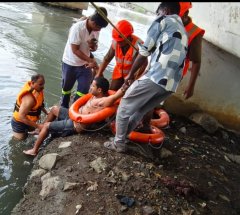 कलवा खाड़ी में डूबते युवक को नया जीवन — फायर ब्रिगेड का साहसिक रेस्क्यू