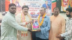 भाजपा कार्यालय पर हुआ मोची समाज के लोगों का सम्मान