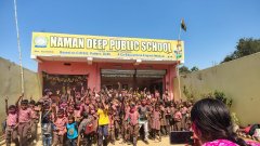 रंगों की फुहार में सराबोर हुआ नमनदीप पब्लिक स्कूल, दनुआ