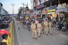 होली के पावन पर्व पर शांति सुरक्षा एवं कानून व्यवस्था को सुदृढ़ बनाने हेतु पुलिस ने निकाला फ्लैग मार्च