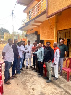 विमान हादसे के मृतक के परिजनों से मिले झामुमो नेता