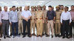 पुलिस कर्मियों के परिवार के साथ होली मिलन समारोह।