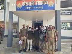 थाना दातागंज पुलिस द्वारा टैक्टर चढ़ाकर हत्या करने वाले 03 अभियुक्तगण को मय टैक्टर स्वराज 735 FE सहित गिरफ्तार किया गया।