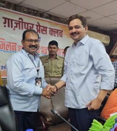 गाजीपुर प्रेस क्लब के पत्रकार साथियों ने बड़े ही हर्षोल्लास के साथ मनाया होली मिलन समारोह