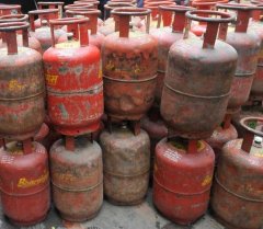 अनधिकृत गैस सिलेंडर पर पुलिस का शिकंजा, 13 सिलेंडर जब्त