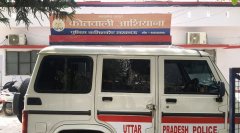 तेज रफ्तार अनियंत्रित ऑटो के यूटर्न से स्कूटी सवार परिवार चोटिल