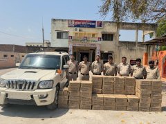 थाना पंडोखर पुलिस की बड़ी कार्रवाई: BJP का झंडा लगाकर हो रही थी शराब तस्करी, 8.32 लाख का मशरूका जप्त