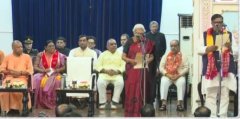 योगी मंत्रिमंडल का महा-विस्तार, 8 मंत्रियों ने ली शपथ!