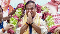 हिमंत बिस्वा सरमा ने ली दूसरी बार सीएम पद की शपथ, बेटी सुकन्या का भावुक रिएक्शन वायरल