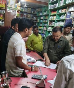 अनुमंडल पदाधिकारी अमित कुमार ने उर्वरक दुकानों का निरीक्षण किया