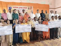 नौ हजार से ₹17 हजार मानदेय बढ़ने पर अनुदेशकों का सम्मान, बाराबंकी में वितरित हुए चेक