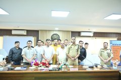 बाराबंकी में जिलाधिकारी ने सर्राफा व्यापारियों संग की बैठकः सोने-चांदी की खरीद-बिक्री हतोत्साहित करने पर बनी सहमति
