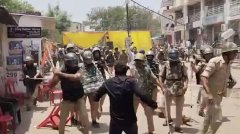 लाठीचार्ज के विरोध में वकीलों को बांटी गईं 600 लाठियां? लखनऊ में गहराया विवाद
