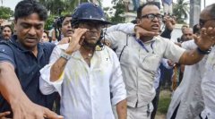 ‘चोर-चोर’ के नारों से गूंजा इलाका, अभिषेक बनर्जी पर बरसे अंडे-पत्थर!