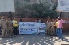 आनंद न्यू बस स्टेशन पर स्वच्छता प्रोग्राम हुआ कपड़े के बैग बांटे गए।