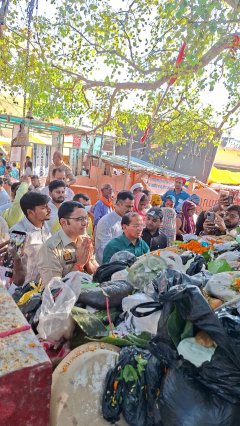पाण्डे बाबा के ऐतिहासिक मेले में पहुंचे सदर विधायक राज बाबू और एसपी विनीत जायसवाल