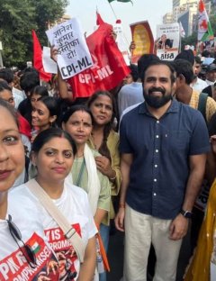 दिल्ली में GeZ प्रोटेस्ट में शिरकत कर लौटीं शकुंतला देवी का गोरखपुर में भव्य स्वागत