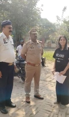 पुलिस ड्यूटी के साथ इंसानियत का फ़र्ज़ भी निभाया  छात्रा को पहुंचाया परीक्षा केंद्र